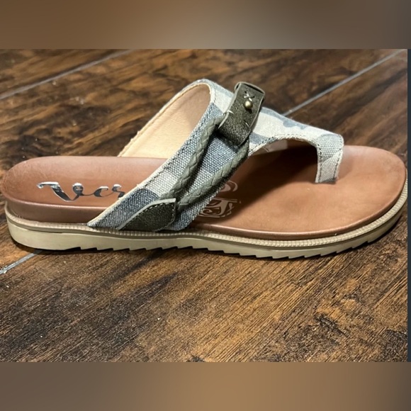 Very G jagged camo sandals - Picture 3 of 4